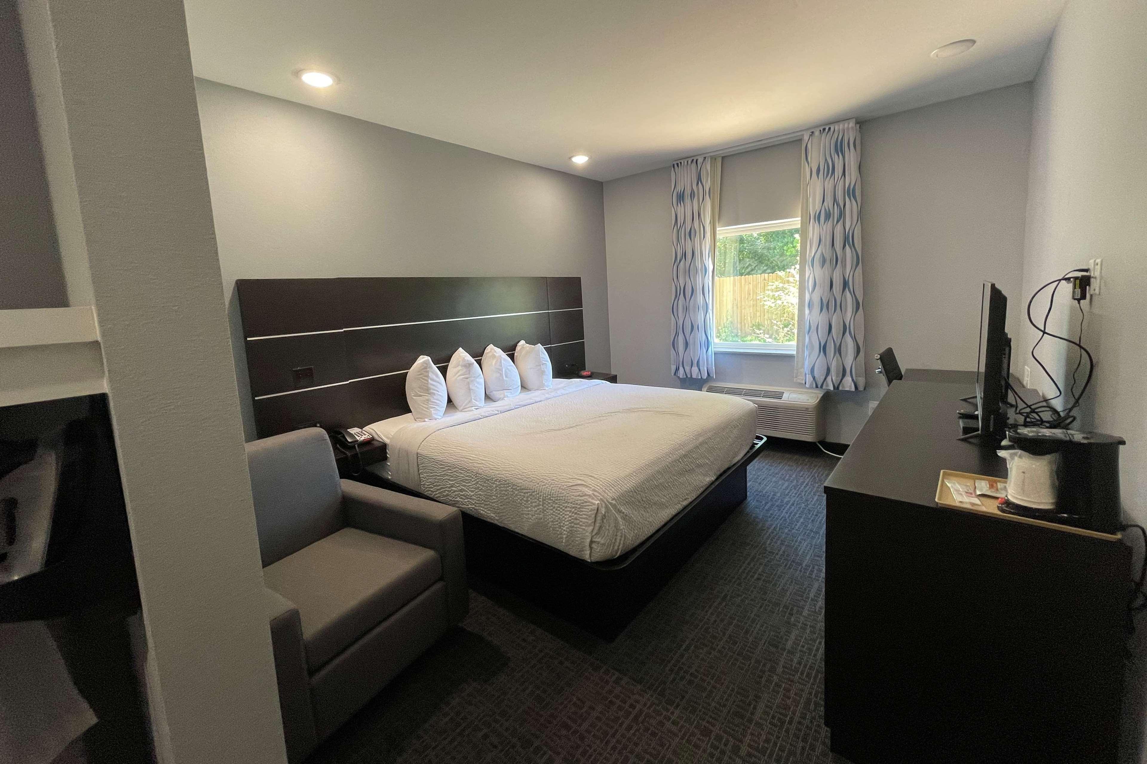Days Inn By Wyndham Zachary La Exteriör bild