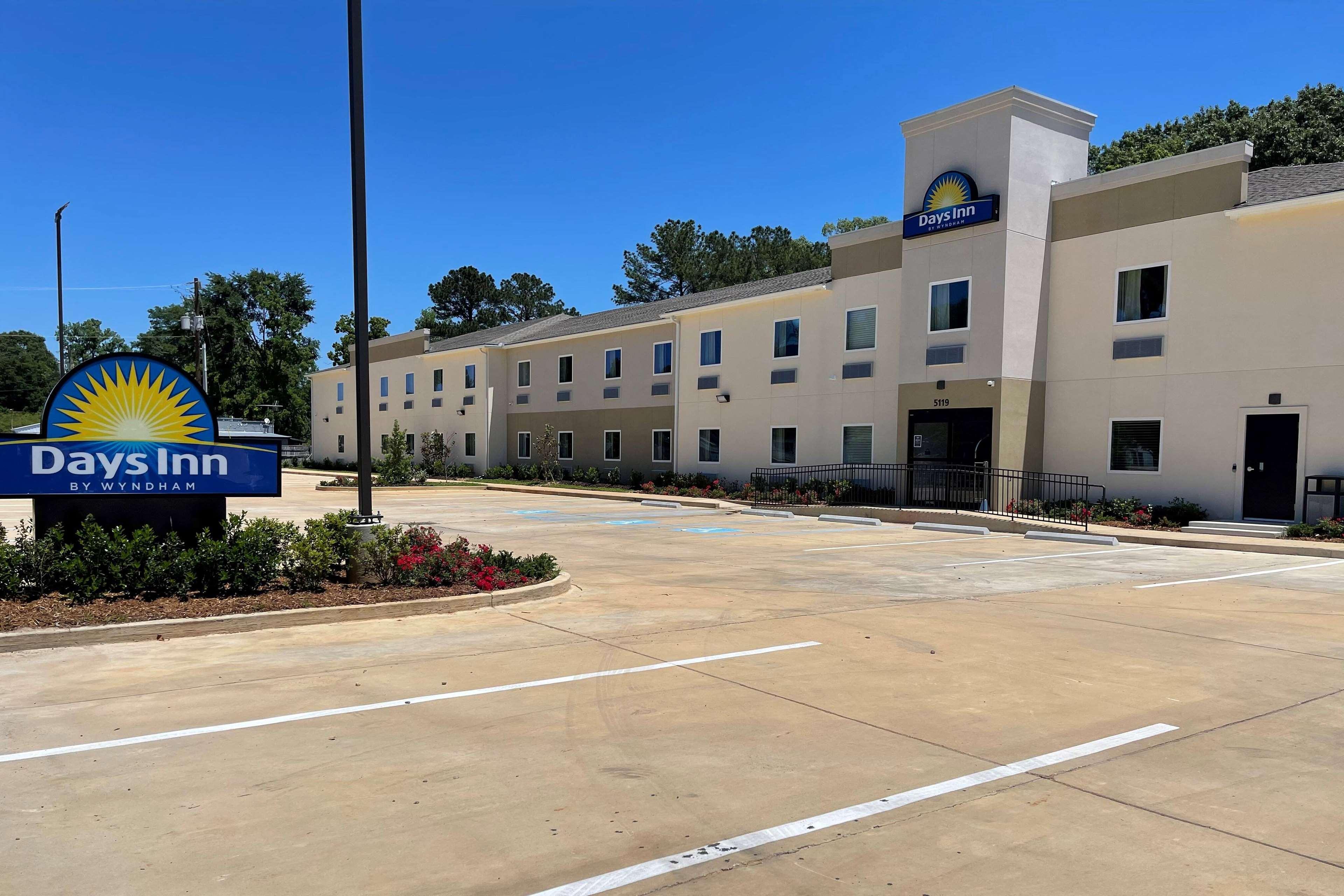 Days Inn By Wyndham Zachary La Exteriör bild