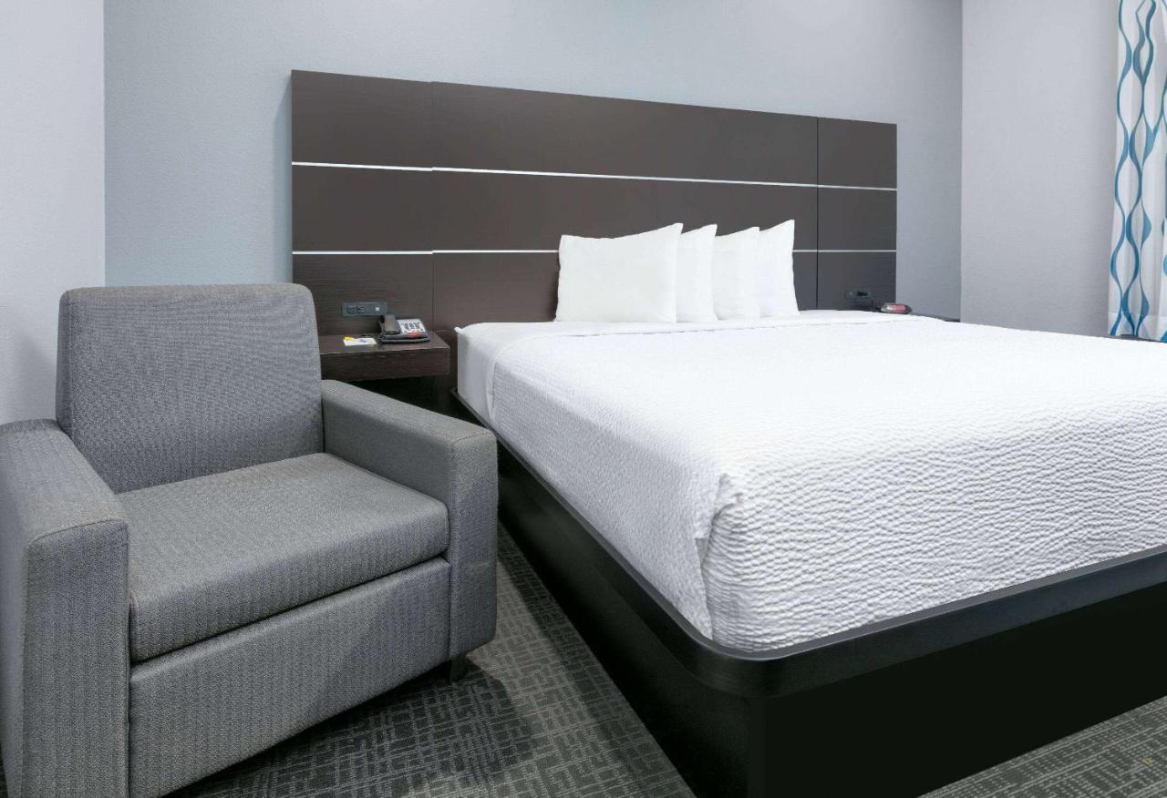 Days Inn By Wyndham Zachary La Exteriör bild