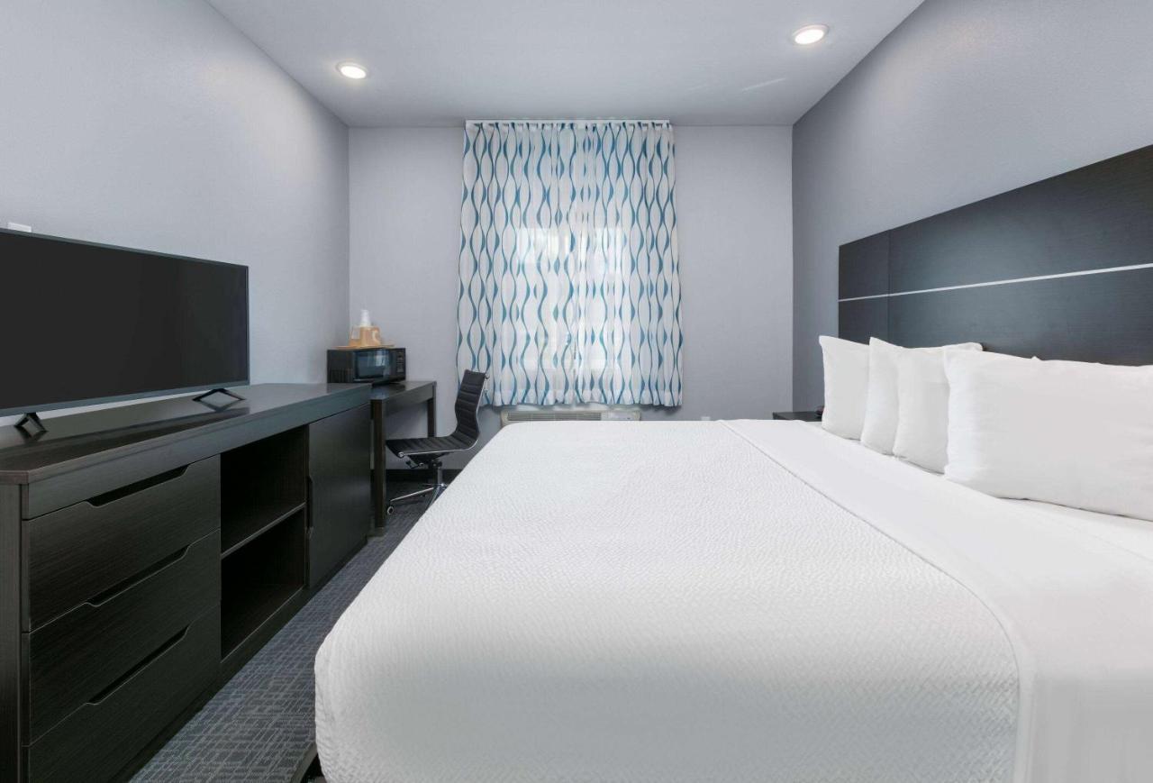 Days Inn By Wyndham Zachary La Exteriör bild