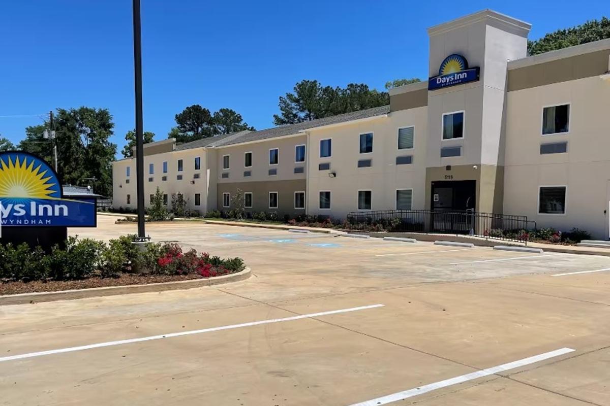 Days Inn By Wyndham Zachary La Exteriör bild